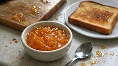 쓴맛은 줄이고 향은 살린 오렌지 마멀레이드—껍질 두 번 데치는 집 레시피