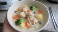 버터·시판 루 없이도 진한 맛: 두유로 만드는 닭가슴살 크림 시튜