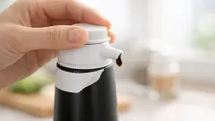 밀폐 간장 보틀 끝까지 쓰는 법, 캡 분리해서 마지막 한 방울까지 붓기