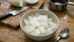 조림·국물요리 빨라지는 무 밑삶기: 한 번에 데쳐 냉장 보관하는 법