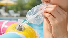 튜브 바람, 입으로 불지 마세요: 스트로와 비닐봉투로 3분 만에 채우는 법