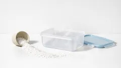 소금만으로 플라스틱 밀폐용기 냄새 줄이는 가장 쉬운 방법