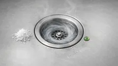 싱크대 배수구 막힘, 소금과 뜨거운 물로 10분 안에 응급처치하는 법