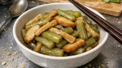 팬 하나로 완성하는 후키(머위대) 조림—유부·사츠마아게 넣어 감칠맛 살리기