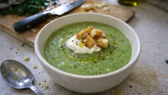 추운 날 더 생각나는 시금치 벨루타타—감자로 농도 잡는 크리미 수프 레시피