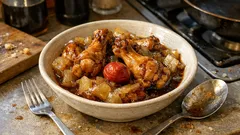 우메보시로 느끼함 잡은 닭봉 곤약조림—한 번 끓이고 하룻밤 두면 더 맛있어요