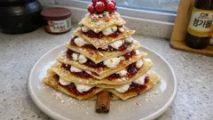 크레페로 크리스마스 트리 만들기: 잼·생크림·베리로 완성하는 ‘크레페 디 나탈레’ 레시피