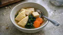 봄 제철 죽순·와카메 와카타케니: 다시 향으로 깔끔하게 조리는 일본식 조림