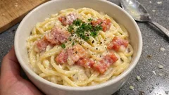 남은 크림스튜로 만드는 카르보나라풍 파스타—생크림 없이도 꾸덕하게