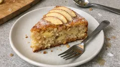 계란·버터 없이도 촉촉한 사과 케이크—포크로 섞어 오븐에 굽기