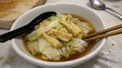 배추와 유부 쿠타쿠타 조림—국물 자작하게 15분, 부드러운 일본 가정식 반찬