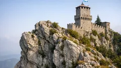 상비군 없이 1500년을 버틴 나라, 산마리노가 살아남은 5가지 이유