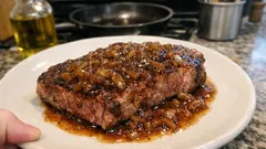 스테이크 맛이 살아나는 홈메이드 오니언 소스—양파 갈아 5분만 졸이면 끝