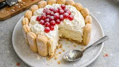 오븐 없이 근사하게: 레이디핑거로 만드는 크리스마스 샤를로트 디 나탈레