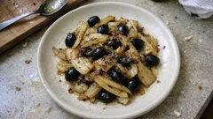 팬 하나로 완성: 펜넬(회향) 엔초비·블랙올리브 볶음 사이드